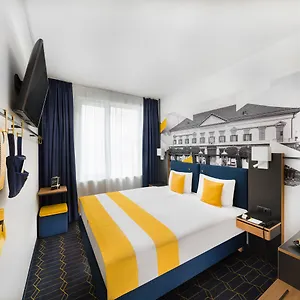 *** Hotel D8 Węgry